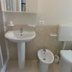 דירה Comfy Near The ביביונה